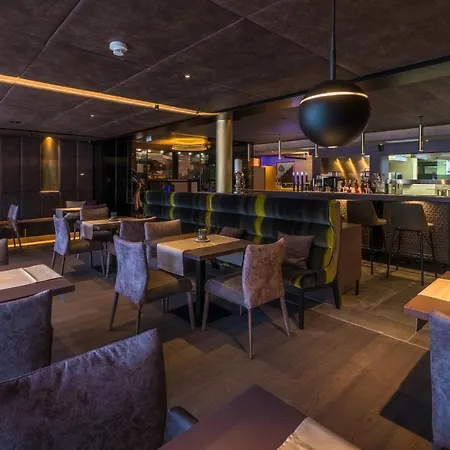Vier Studios&restaurant Aparthotel 4*