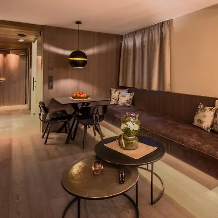 Vier & Restaurant Ξενοδοχείο με διαμερίσματα 4*