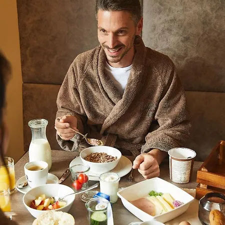 Vier & Restaurant Ξενοδοχείο με διαμερίσματα 4*