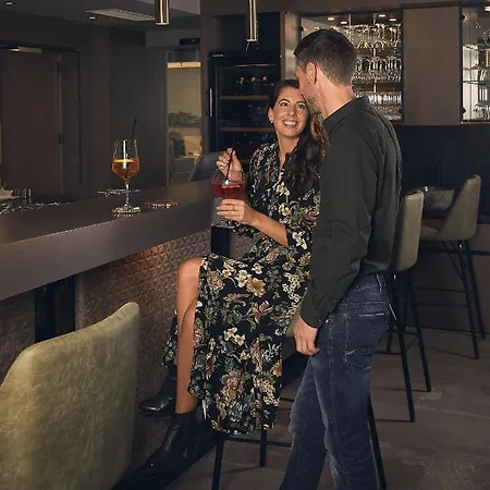 Ξενοδοχείο με διαμερίσματα Vier & Restaurant 4*