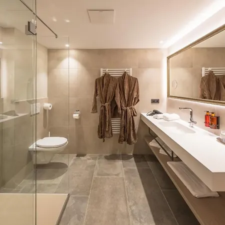 Vier & Restaurant מלון דירות 4*