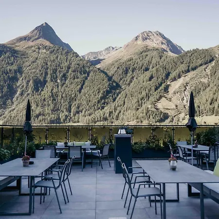 Hotel apartamentowy Vier & Restaurant