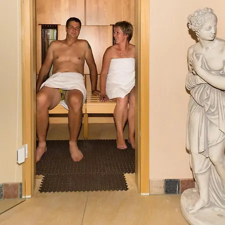 מלון דירות Vier & Restaurant