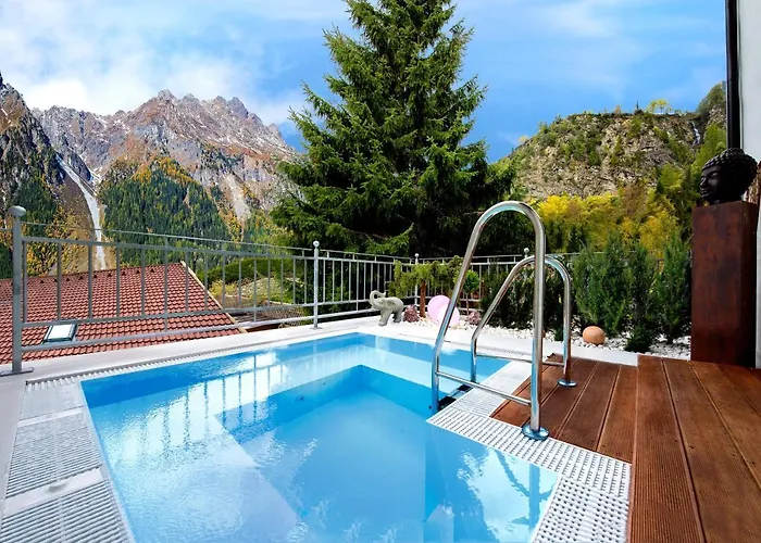 Vier Studios&restaurant 4*