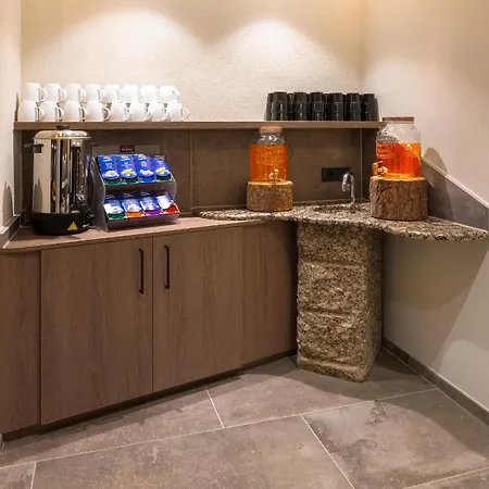 Vier & Restaurant Aparthotel 4*
